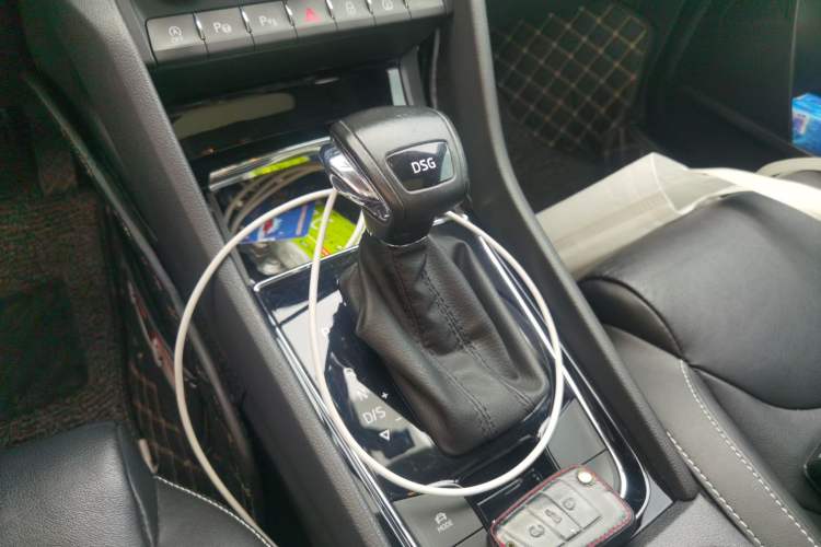 Used Skoda Kodiaq 2019 Facelifted TSI330 7-Seater Two-Wheel-Drive Luxury Enjoyment Edition China VI Standard Gear Lever