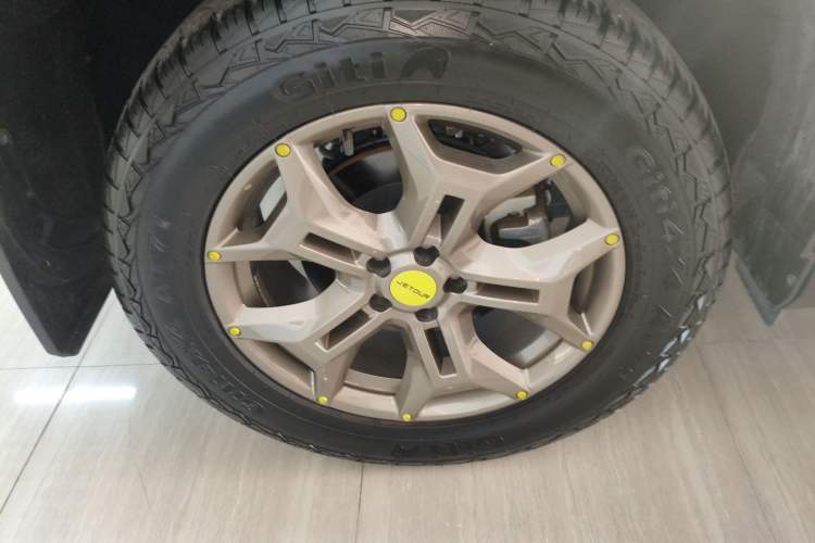 Used JETOUR Traveler 2023 2.0T Four-Wheel Drive Conqueror Right Rear Wheel Hub