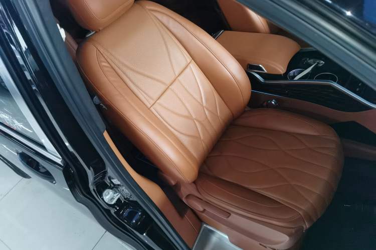 Used Mercedes-Benz Vito 2021 2.0T Elite Version 7 Seats Right Front Seat