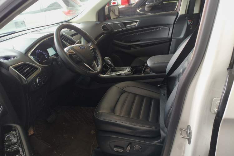 Used Ford Edge 2018 EcoBoost 245 Two-Wheel-Drive Titanium 7-Seater China VI Standard
