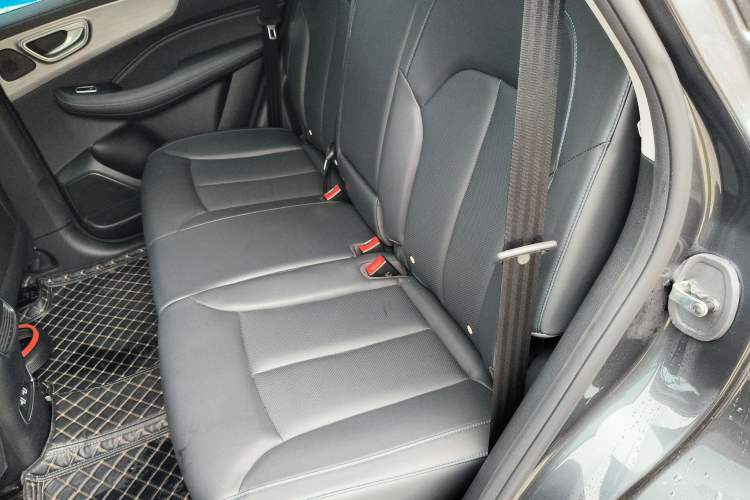 Used Roewe RX5 2023 PLUS 330TGI Automatic Trendsetting Smart Edition
