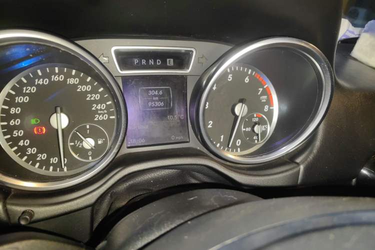 Used Mercedes-Benz G-Class 2013 G 500 Odometer Close Up