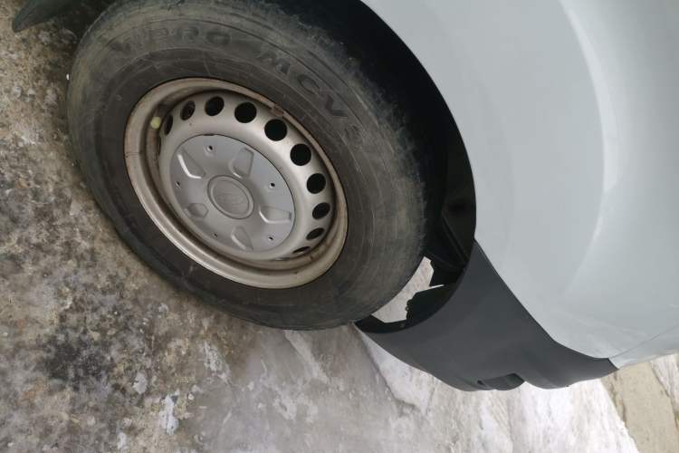 Used Ford Transit 2019 2.0T Diesel Multi-Purpose Commercial Vehicle Short Wheelbase Mid-Roof Design 6-Seater China VI Standard Right Front Wheel Hub