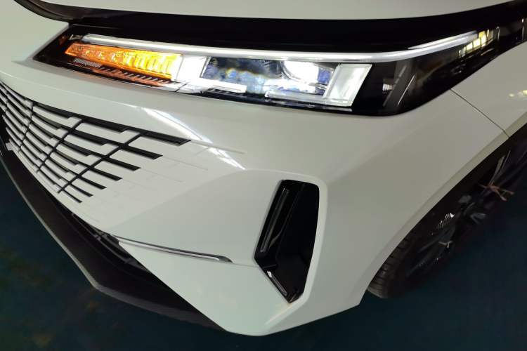 Used CHANGAN Eado DD 2023 Blue Whale NE 1.5T GDI DCT Navigation Model Left Front Headlight