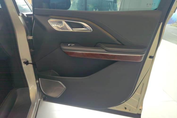 Used Hongqi HQ9 2023 2.0T Smart Connect Flagship Edition