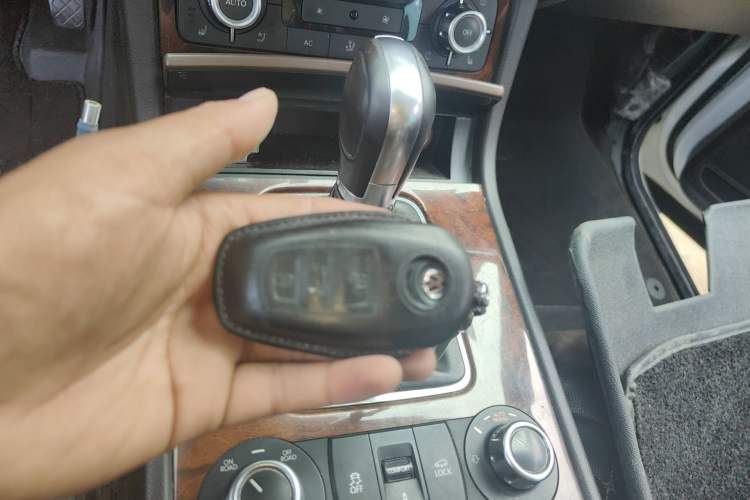 Used Volkswagen Touareg 2011 3.0 TSI High-End Version Vehicle Key