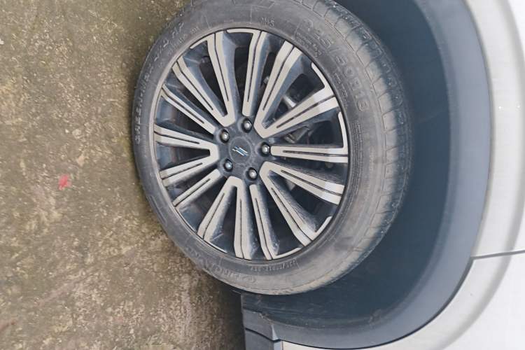 Used CHANGAN OSHAN X5 2021 1.5T DCT Prestige Edition Right Rear Wheel Hub