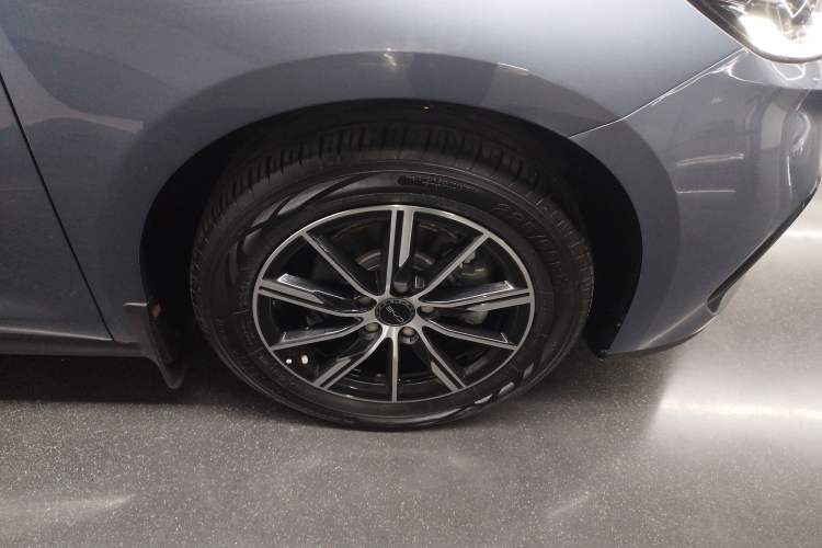 Used BYD Seal 06 New Energy 2024 DM-i 120KM Prestige Model Right Front Wheel Hub