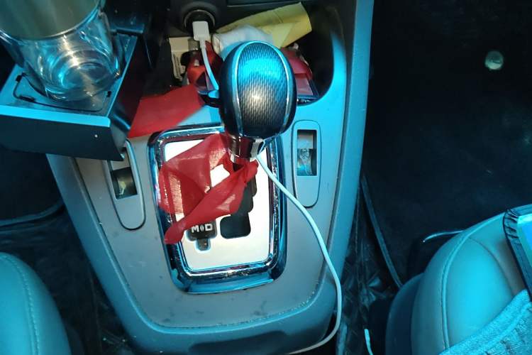 Used SsangYong Rodius 2014 2.0T Diesel 4x4 Luxury Navigation Edition Gear Lever