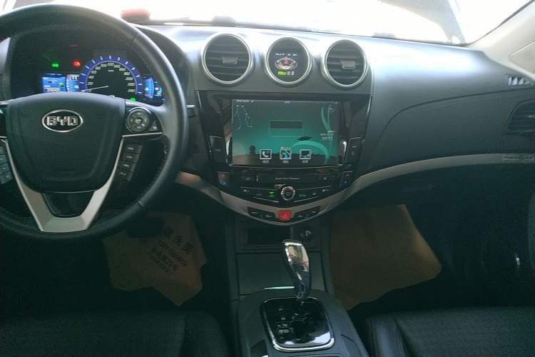 Used BYD S7 2015 2.0T Automatic Prestige Model