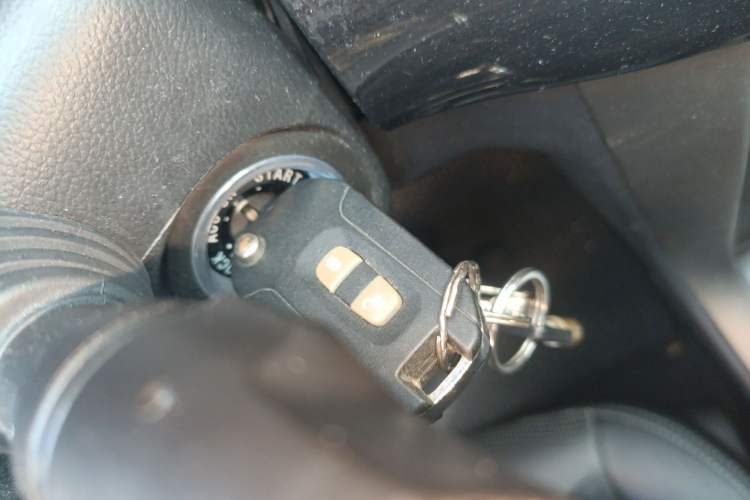 Used Chevrolet Captiva 2014 2.4L 4x4 Flagship Edition 7 Seats Vehicle Key