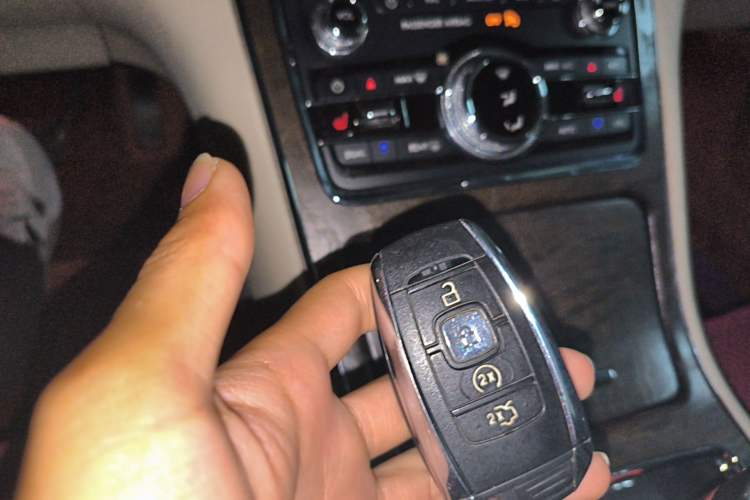 Used Lincoln Continental 2017 2.0T Two-Wheel Drive Deluxe Edition Vehicle Key