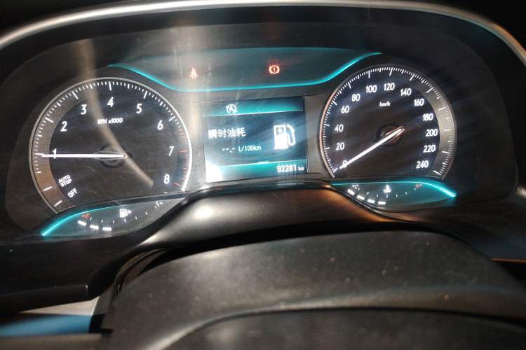 Used Buick GT 2017 15N Automatic Elite Version Odometer Close Up