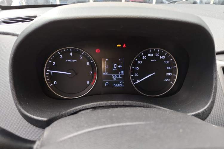 Used Hyundai ix25 2015 1.6L Automatic Two-Wheel-Drive Deluxe DLX Model
