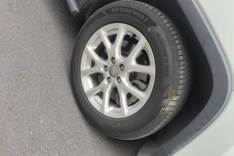 Used Jeep Cherokee 2016 2.4L Leading Edition Right Front Wheel Hub