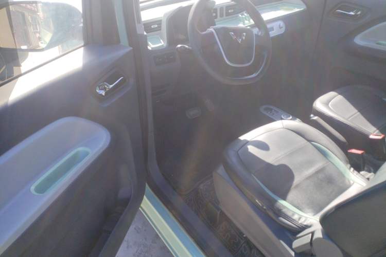 Used Wuling Hongguang MINIEV 2021 Macaron Fashion Model Lithium Iron Phosphate
