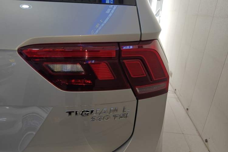 Used Volkswagen Tiguan L 2019 Revised 330TSI Automatic Two-Wheel Drive Smart & Luxury Edition China VI Standard
