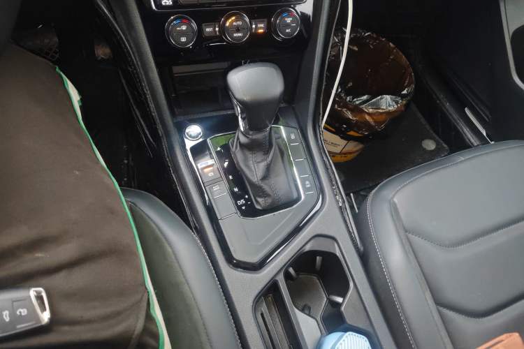 Used Volkswagen Tiguan L 2020 330TSI Automatic Two-Wheel Drive Panoramic Comfort Edition China VI Standard Gear Lever