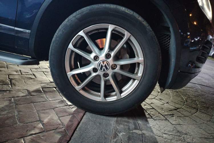 Used Volkswagen Touareg 2011 3.0 TSI Standard Version Right Front Wheel Hub