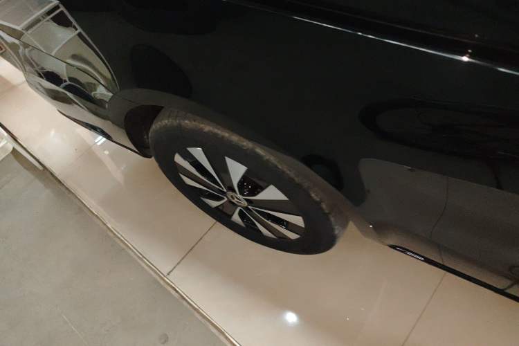 Used Mercedes-Benz Vito 2021 2.0T Elite Version 7 Seats Right Rear Wheel Hub