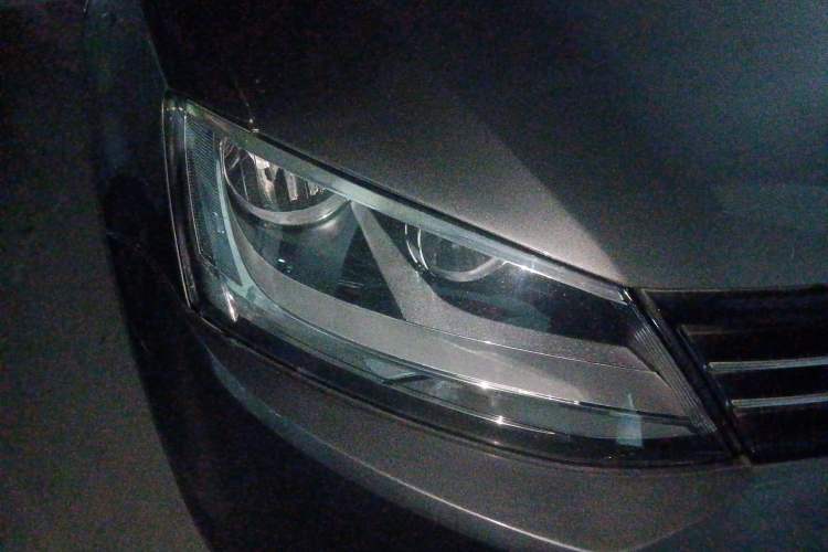 Used Volkswagen Sagitar 2014 Revised Version 1.6L Automatic Comfort Edition Right Front Headlight