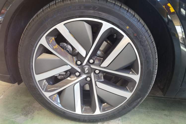 Used Li Auto L9 2022 Max model Left Front Wheel Hub