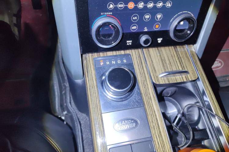 Used Land Rover Range 2018 3.0 SC V6 Vogue Extended-Length Model Gear Lever