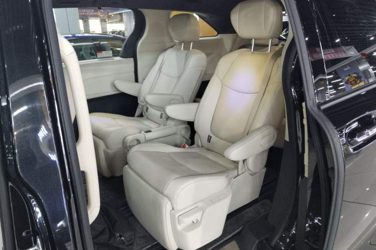 Used Toyota SIENNA 2024 2.5L Hybrid Four-Wheel Drive Prestige Edition