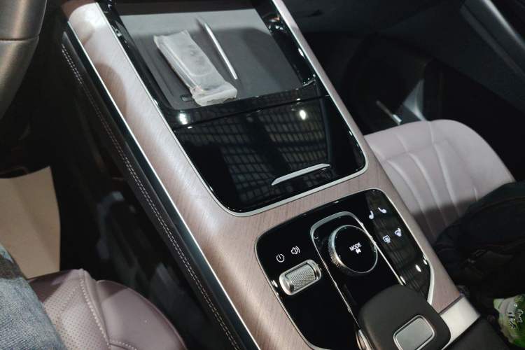 Used Chery Tiggo 9 2025 2.0T Automatic Two-Wheel Drive Luxury Edition 5 Seats
