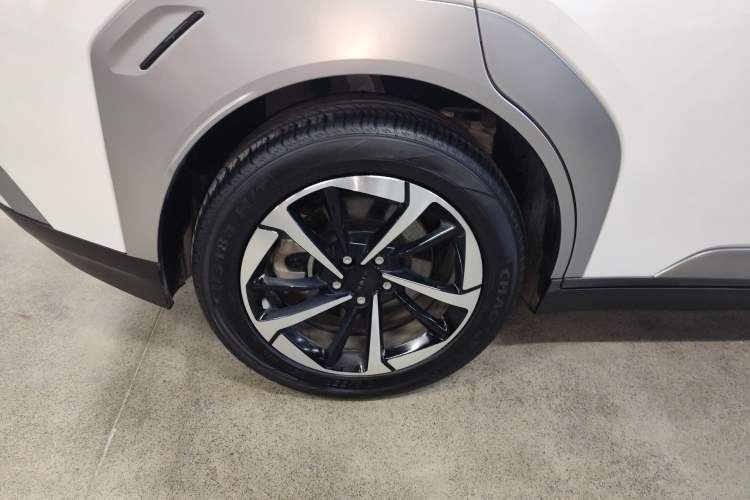 Used AION Y 2023 Plus 510 Smart Edition Right Rear Wheel Hub