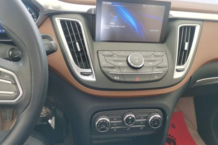 Used Soueast DX7 2015 1.5T Manual Luxury Model