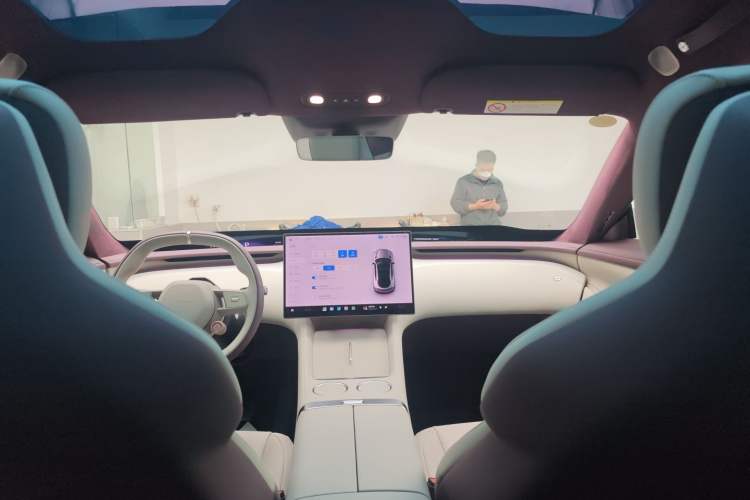 Used Xiaomi Auto YU7 2025 Ultra-Long Range High-Performance All-Wheel-Drive Max Edition Headliner