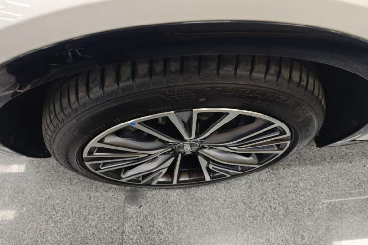 Used Cadillac GT4 2023 25T Prestige Version
