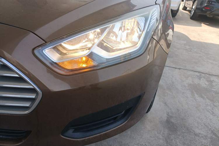 Used Ford Escort 2017 Revised Version 1.5L Manual Comfort Edition Left Front Headlight