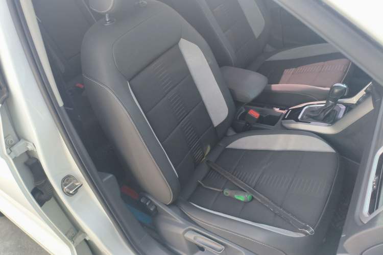 Used Volkswagen T-ROC 2021 Revised Version 280TSI DSG Two-Wheel Drive Elite Connect Edition Right Front Seat