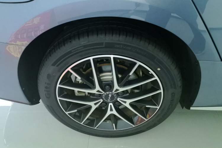 Used BYD Seal 07 DM-i 2025 Intelligent Driving Version DM-i 1.5L 125 km Prestige Edition Right Rear Wheel Hub