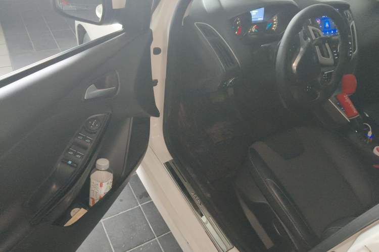 Used Ford Focus 2012 Hatchback 2.0L Automatic Luxury Sport Model Driver Seat