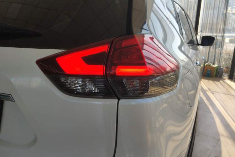 Used Nissan X-Trail 2019 2.0L CVT Smart Connect Comfort Edition 2WD Exterior 3