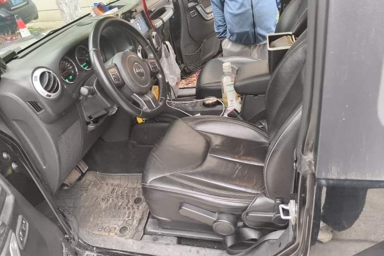 Used Jeep Wrangler 2013 3.6L Sahara two-door model Driver Seat