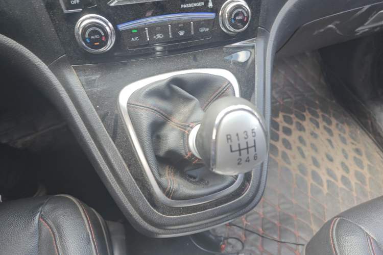 Used Haval H6 2016 Upgraded Model 1.5T Manual 4x4 Elite Version Gear Lever
