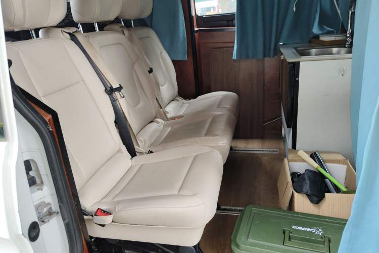 Used Ford Transit 2017 2.0T Diesel Multi-Purpose Commercial Vehicle Mid-Drive Mid-Roof China IV Standard