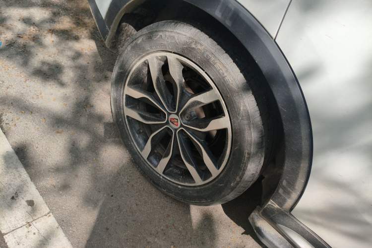 Used Roewe RX5 2018 30T Two-Wheel Drive Automatic Internet Platinum Edition Right Rear Wheel Hub