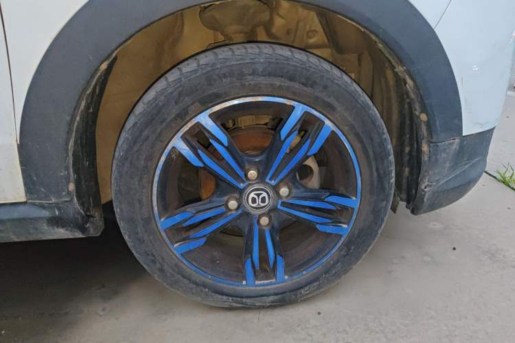 Used BAIC New Energy EC 2017 EC180 Dynamic Edition Right Front Wheel Hub