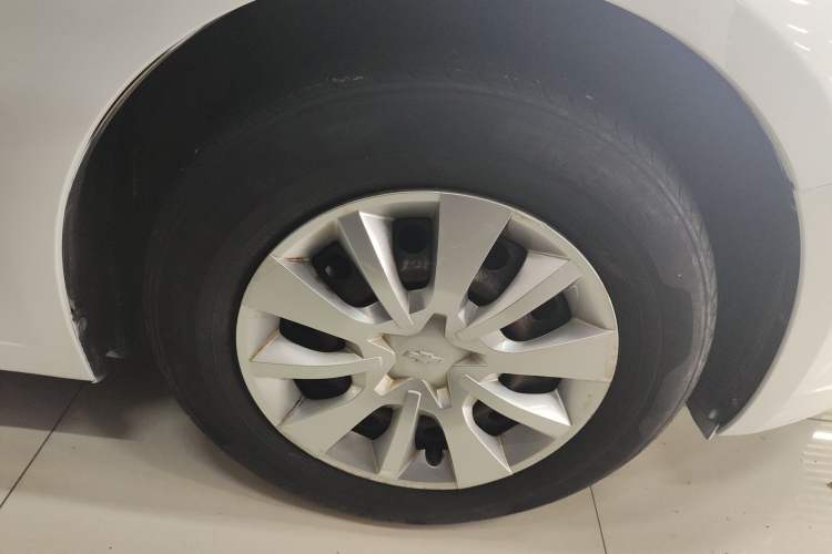 Used Chevrolet Cruze 2015 1.5L Classic SL MT Right Front Wheel Hub