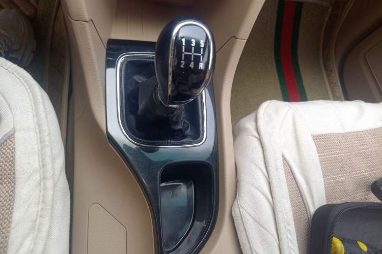 Used Baojun 730 2016 1.5L Manual Comfort Version 7 Seats China V Emission Standard Gear Lever