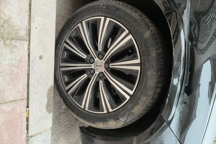 Used Volvo S90 2022 B5 Zhiyi Luxury Edition Right Front Wheel Hub