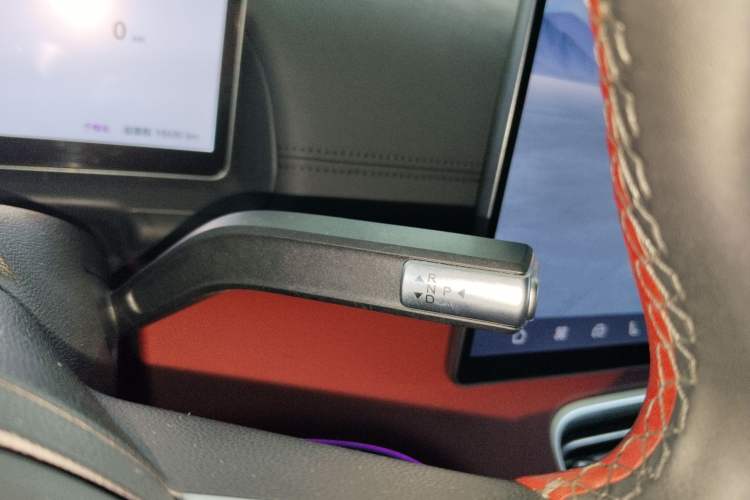 Used Chery Fulwin A9L 2025 Model, Four-Wheel Drive High-Energy Peak Edition Gear Lever