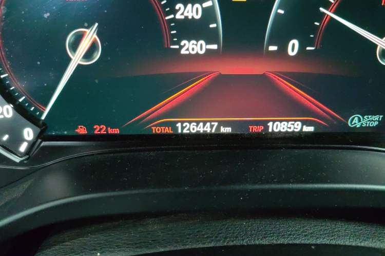 Used BMW X4 2019 xDrive25i M Sport Package Odometer Close Up