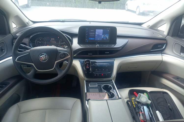 Used Buick GL8 2023 Land Executive Class Comfort Model