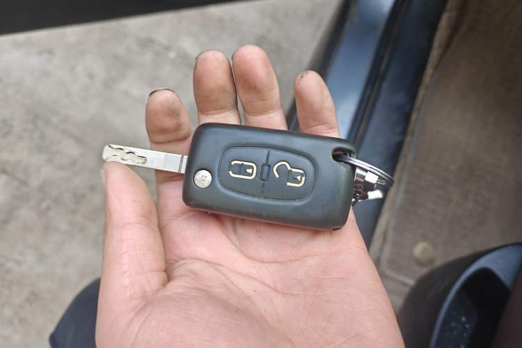 Used Peugeot 307 2010 Sedan 1.6L Manual Comfort Edition Vehicle Key